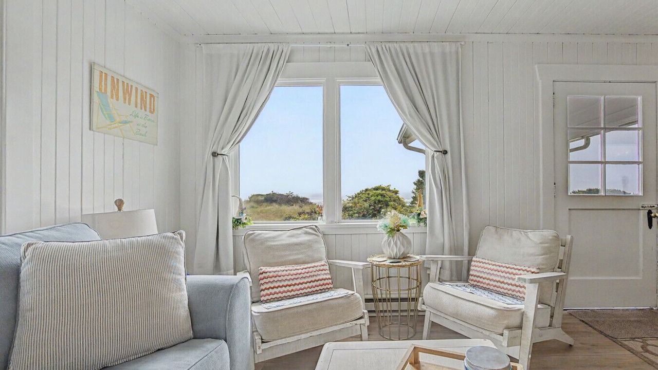 Photo of Livingroom in Rockaway Beach