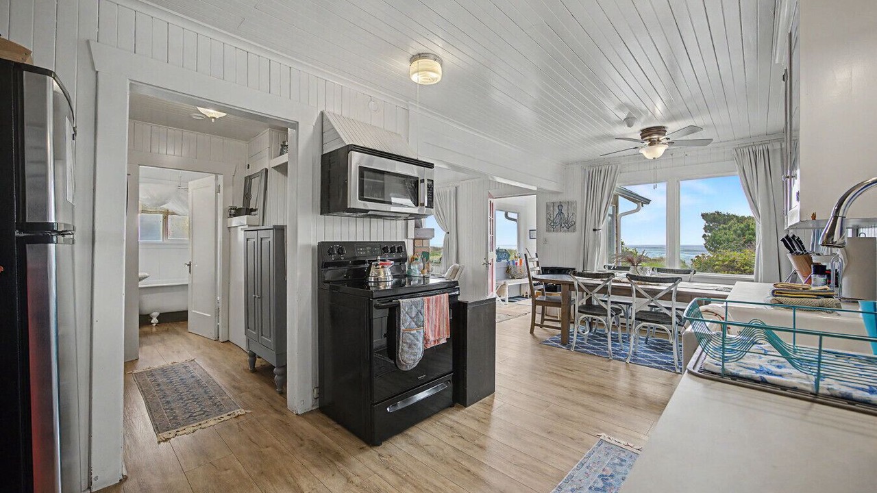 Photo of Kitchen in Rockaway Beach