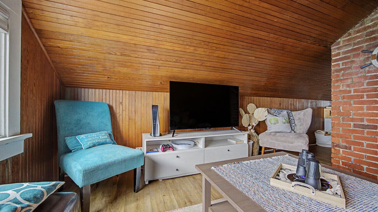 Photo of Livingroom in Rockaway Beach