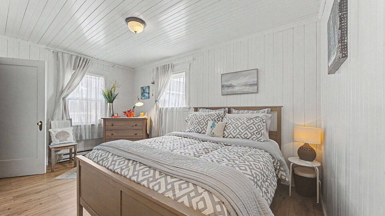 Photo of Bedroom in Rockaway Beach