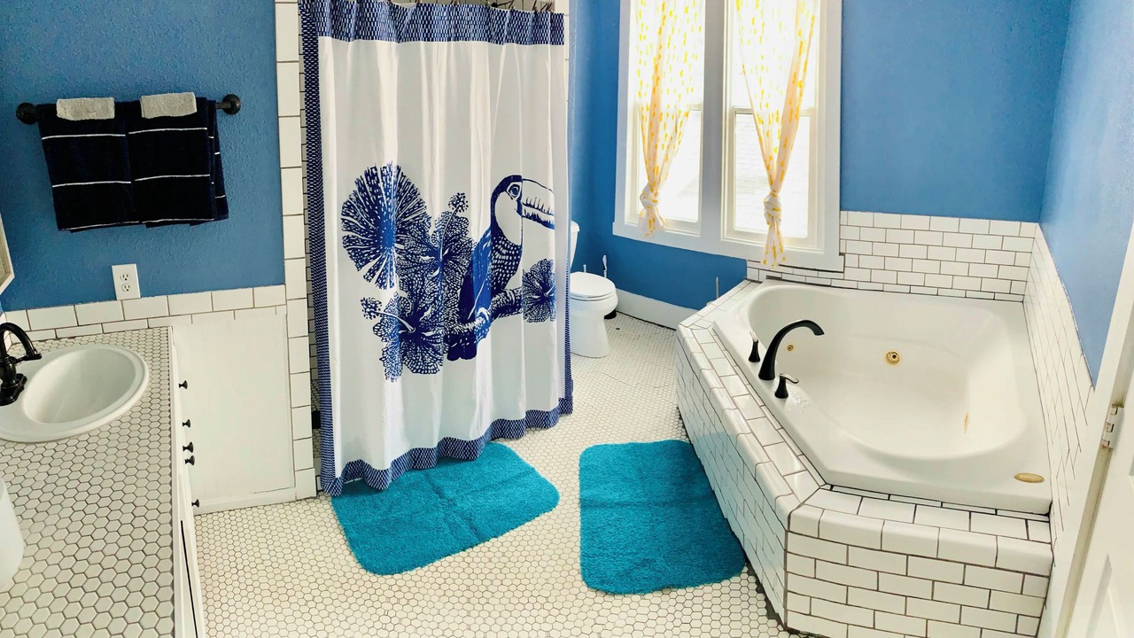 Photo of Bathroom in Jefferson Park
