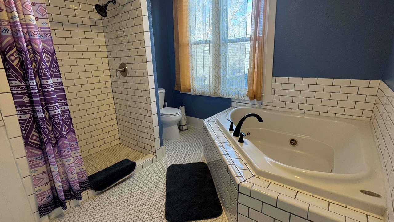 Photo of Bathroom in Jefferson Park