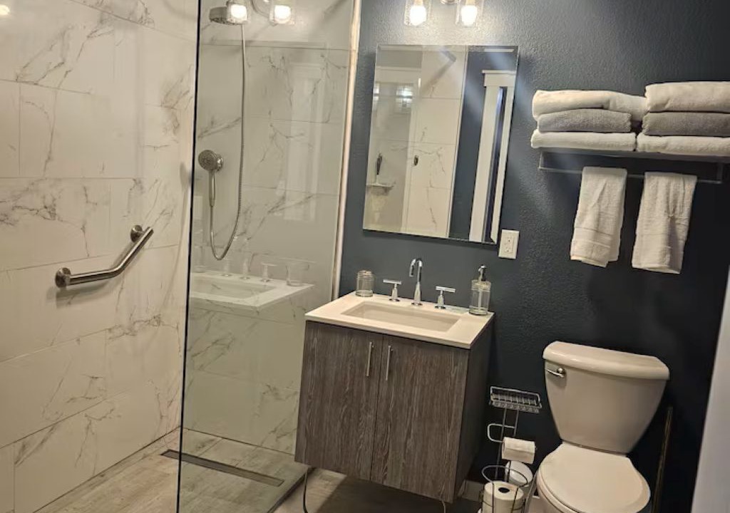 Photo of Bathroom in Frontenac