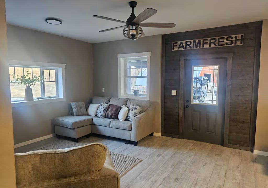 Photo of Livingroom in Frontenac