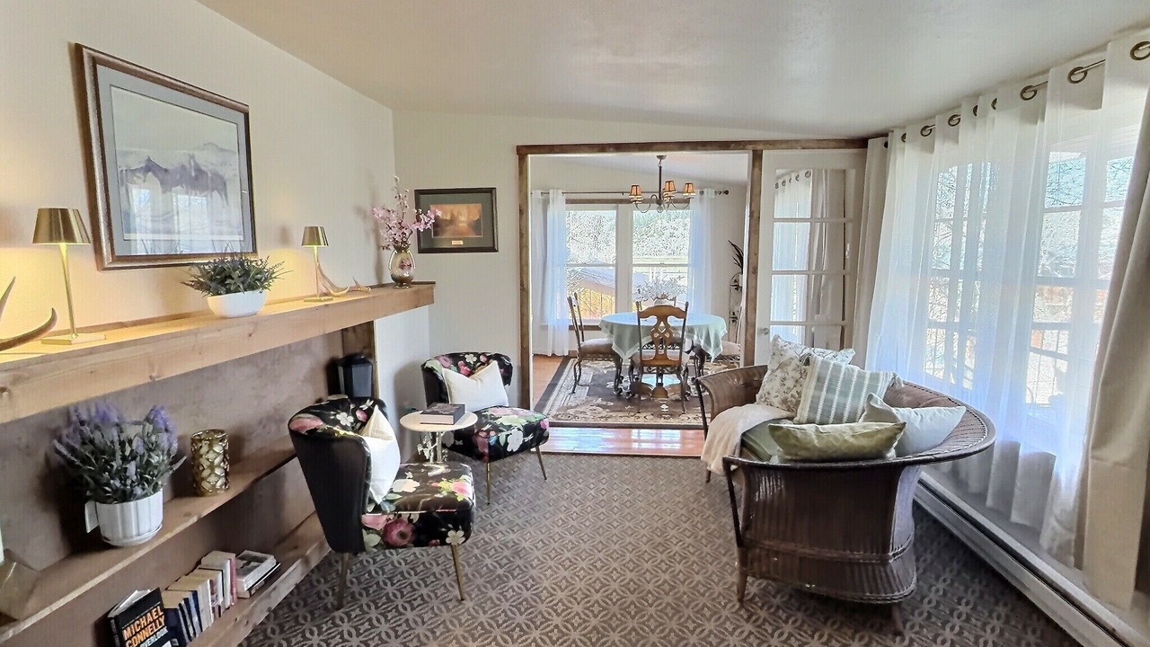 Photo of Livingroom in Reed Point