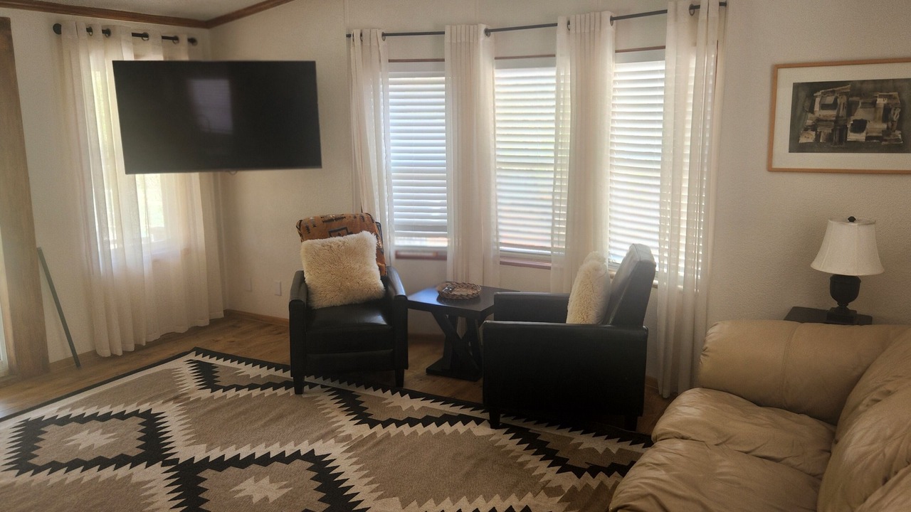 Photo of Livingroom in Truth or Consequences