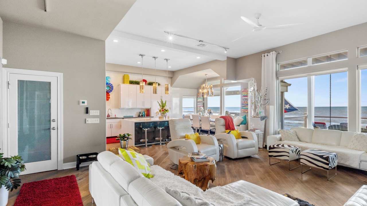 Photo of Livingroom in Sands Of Kahala Beach
