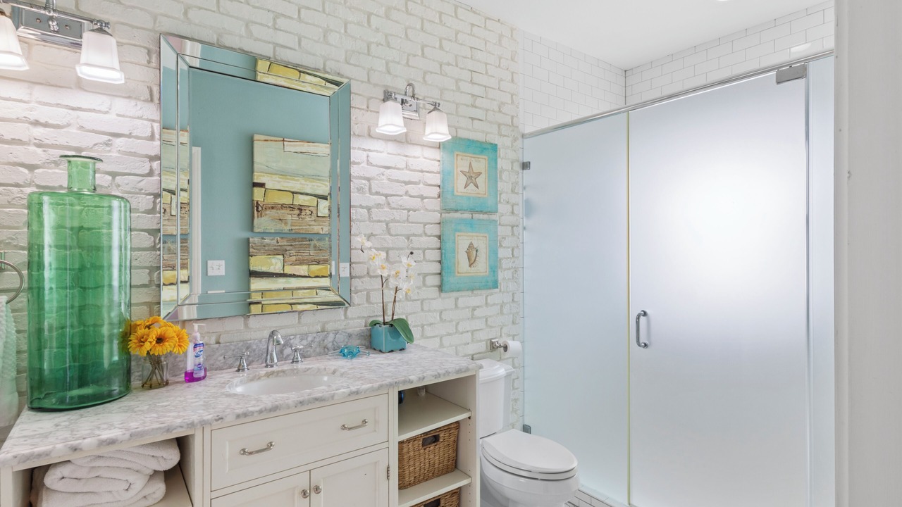 Photo of Bathroom in Sands Of Kahala Beach