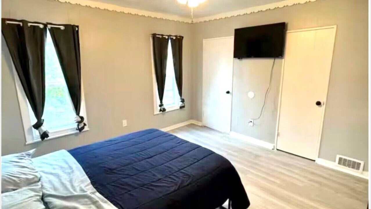 Photo of Bedroom in Lakefront