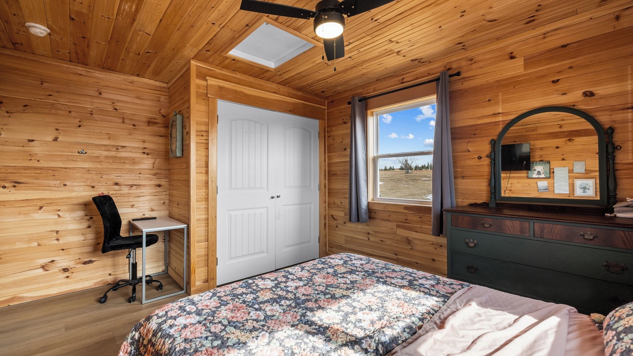 Photo of Bedroom in Clinton