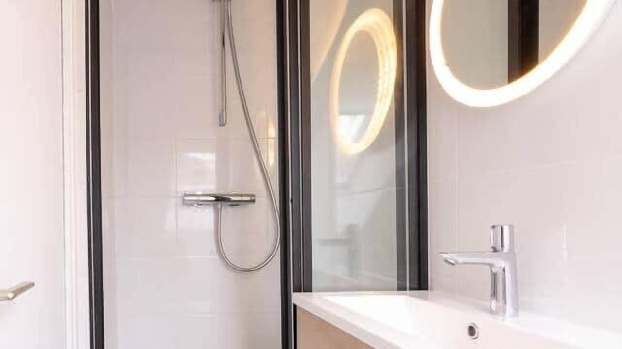 Photo of Bathroom in Alphonse Guerin