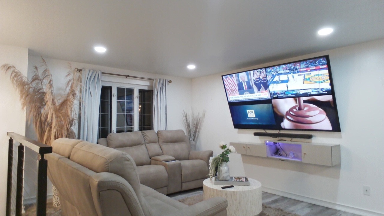 Photo of Livingroom in Ross Township