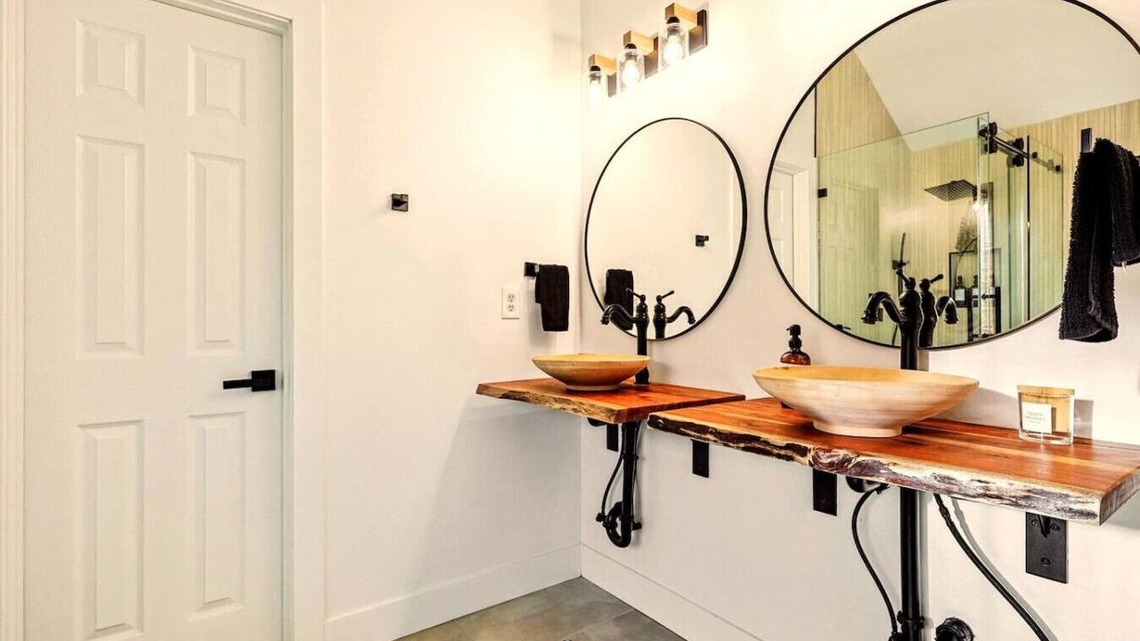 Photo of Bathroom in Cedar Hill