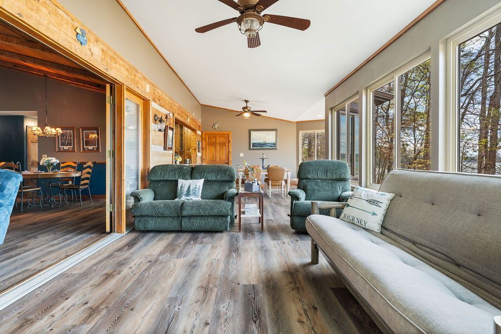 Photo of Livingroom in Jefferson City