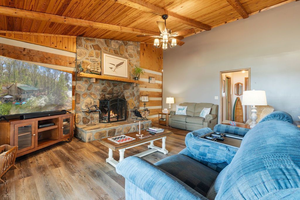 Photo of Livingroom in Jefferson City