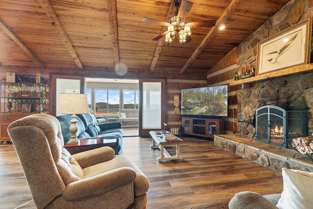 Photo of Livingroom in Jefferson City