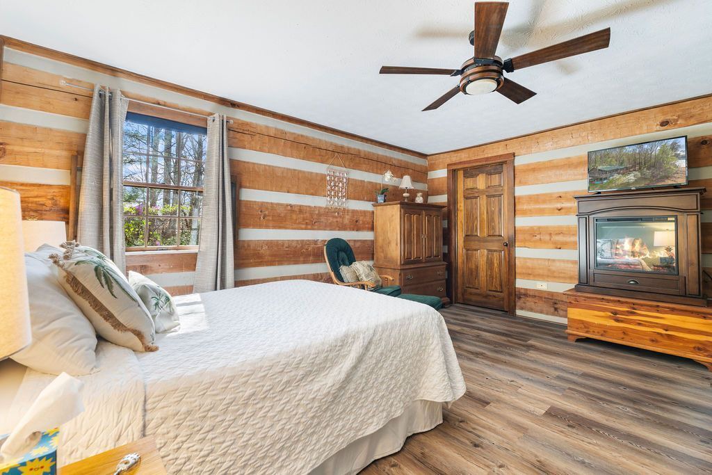 Photo of Bedroom in Jefferson City