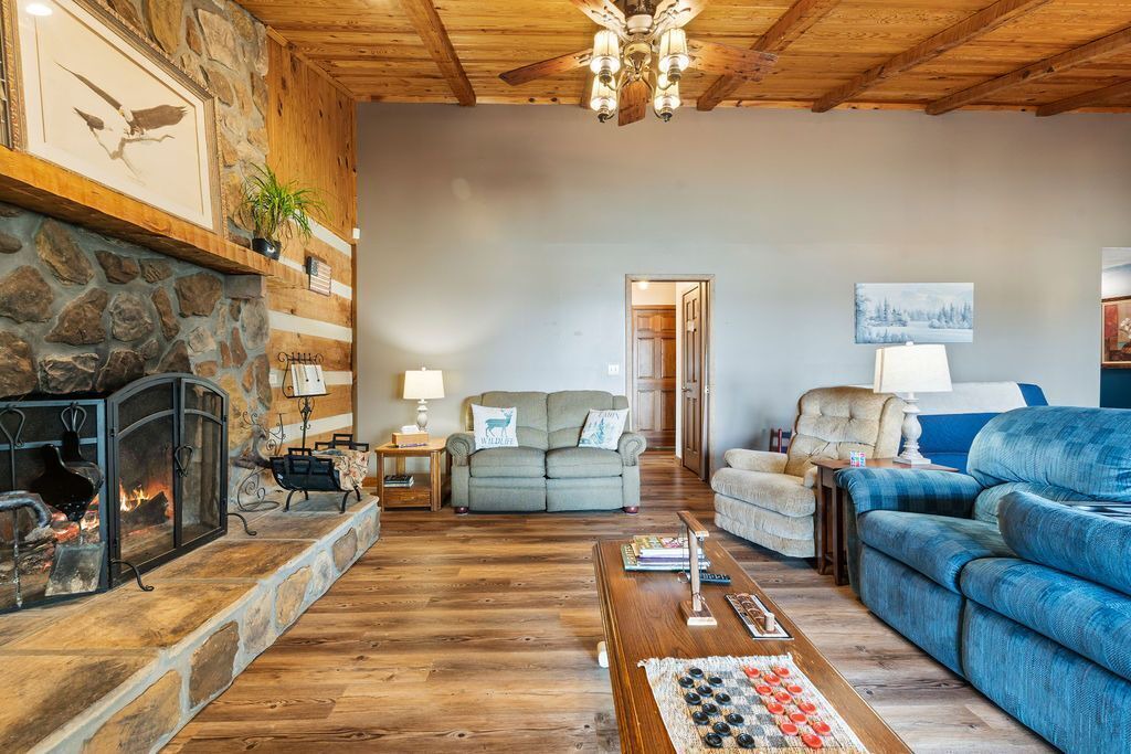 Photo of Livingroom in Jefferson City