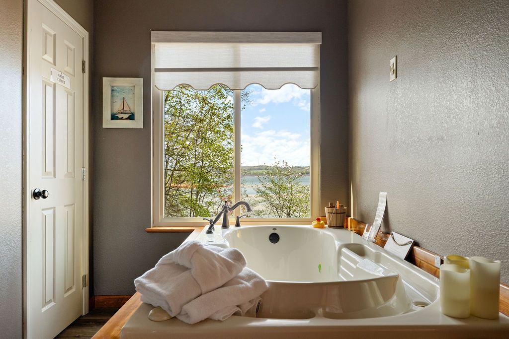 Photo of Bathroom in Jefferson City