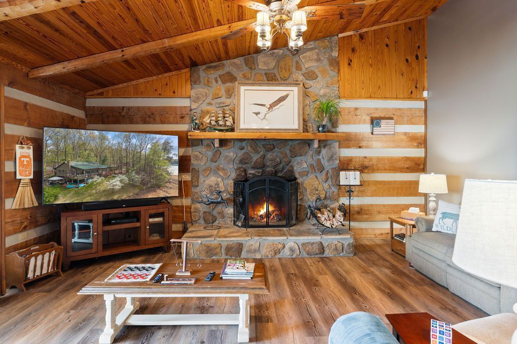 Photo of Livingroom in Jefferson City
