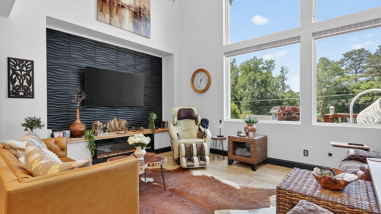 Photo of Livingroom in Stone Mountain