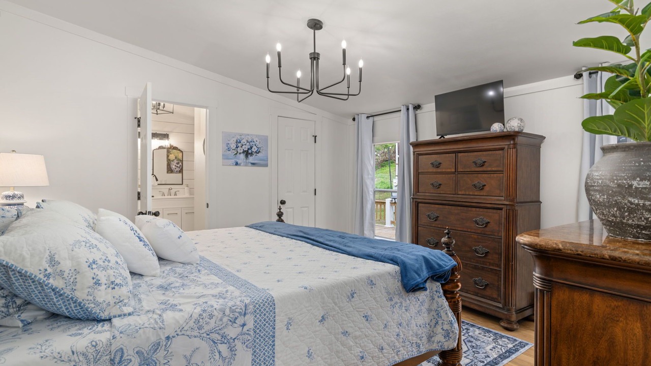 Photo of Bedroom in Lawrenceburg