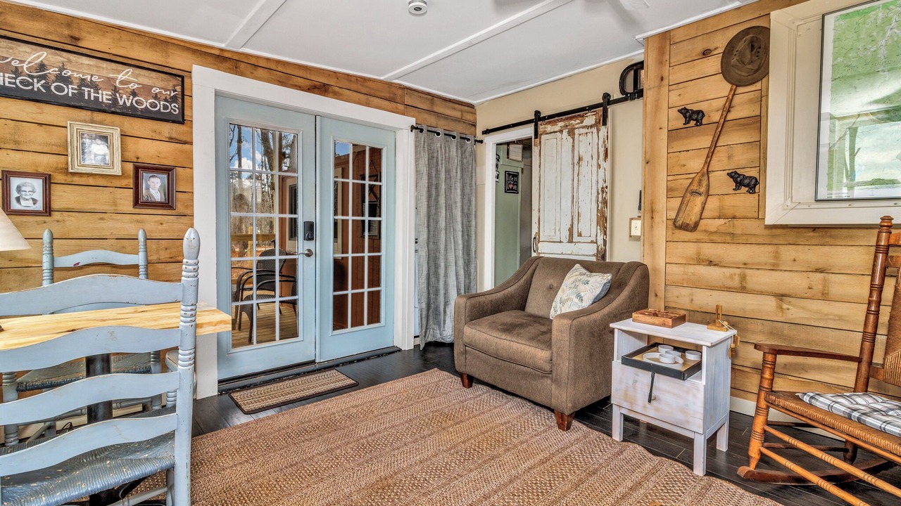 Photo of Livingroom in Old Fort