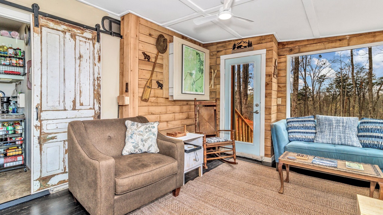 Photo of Livingroom in Old Fort