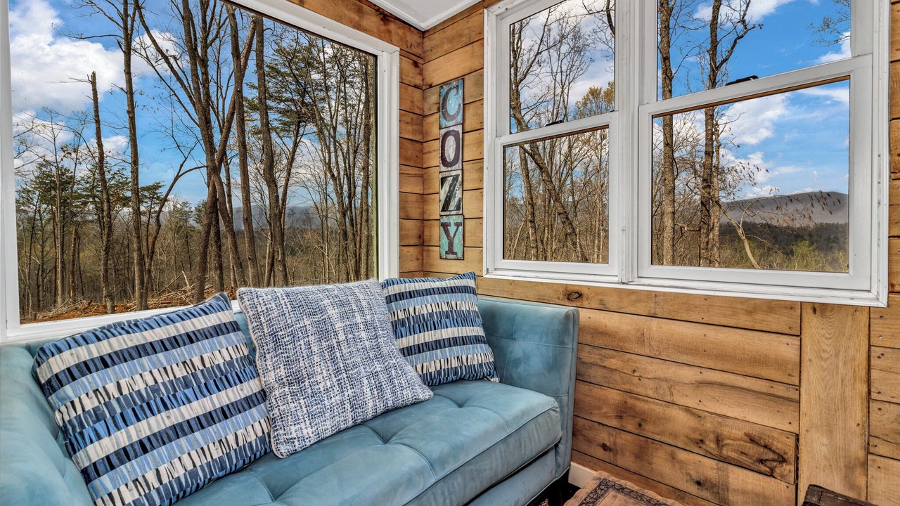 Photo of Livingroom in Old Fort