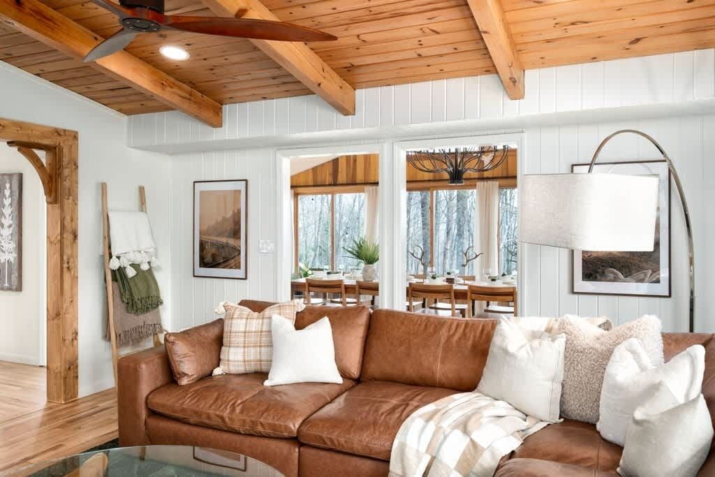 Photo of Livingroom in Skyland