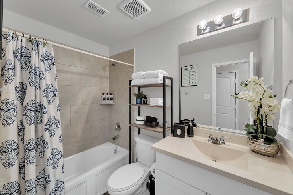 Photo of Bathroom in Lincoln Park