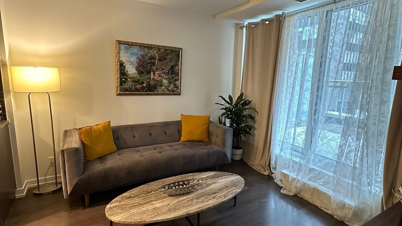 Photo of Livingroom in Yonge-Eglinton
