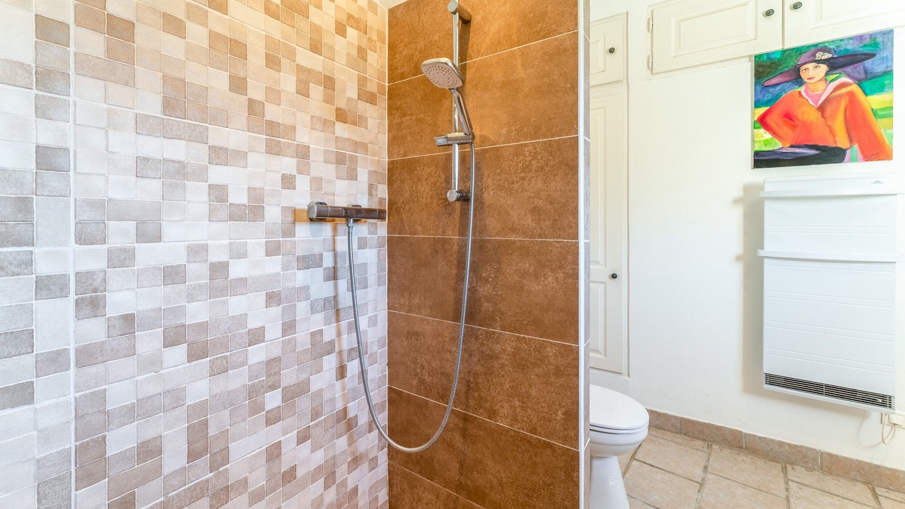 Photo of Bathroom in Comps