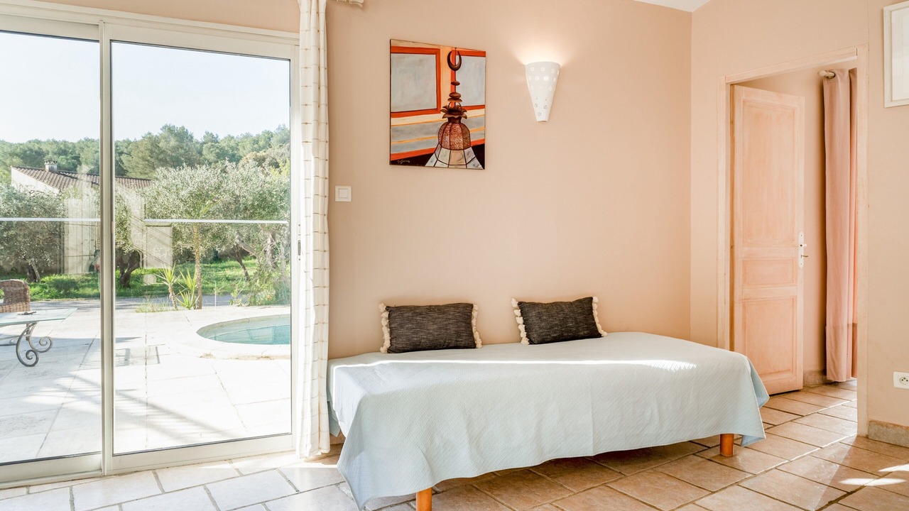 Photo of Bedroom in Comps