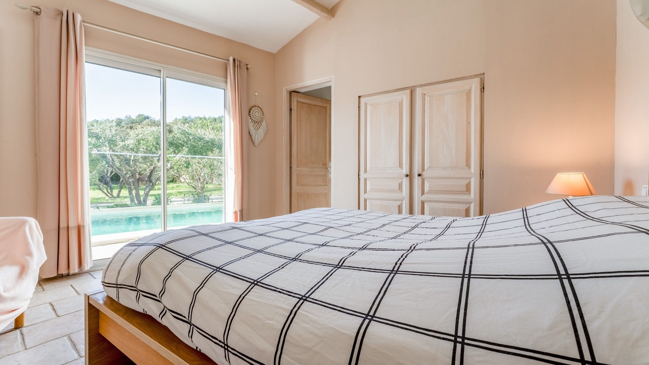 Photo of Bedroom in Comps
