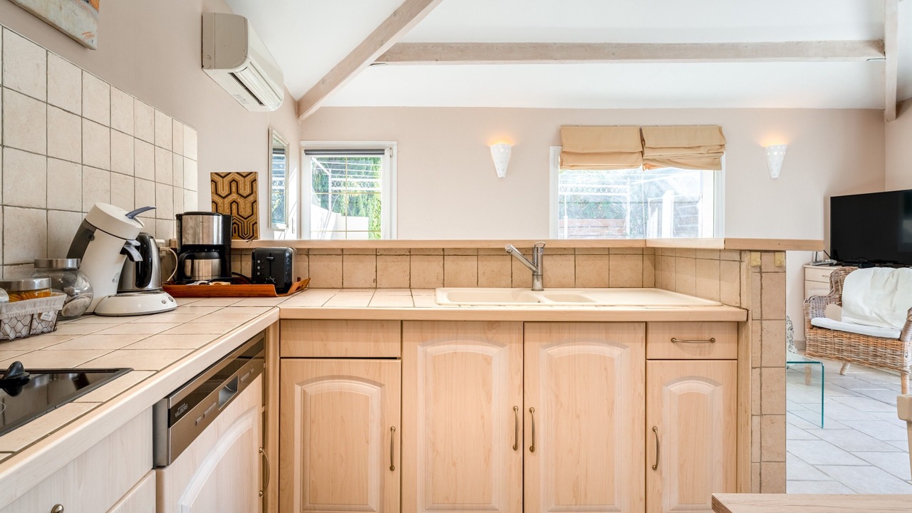 Photo of Kitchen in Comps
