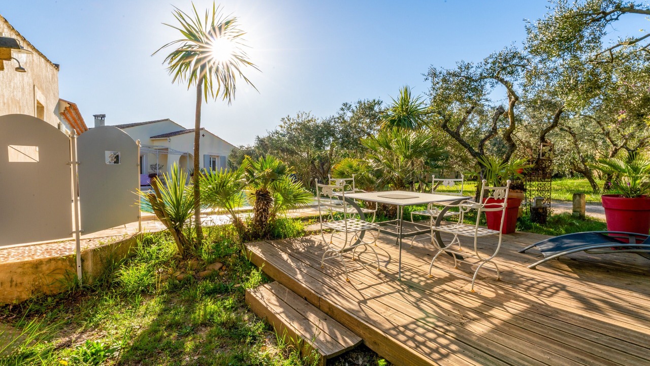 Photo of Outdoor in Comps