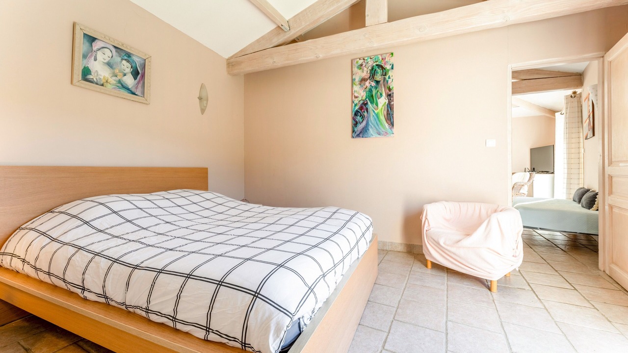 Photo of Bedroom in Comps
