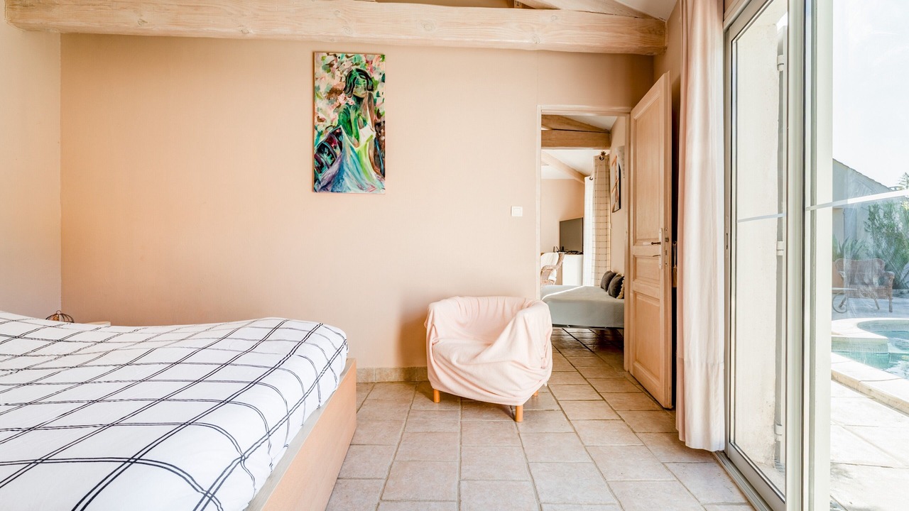 Photo of Bedroom in Comps