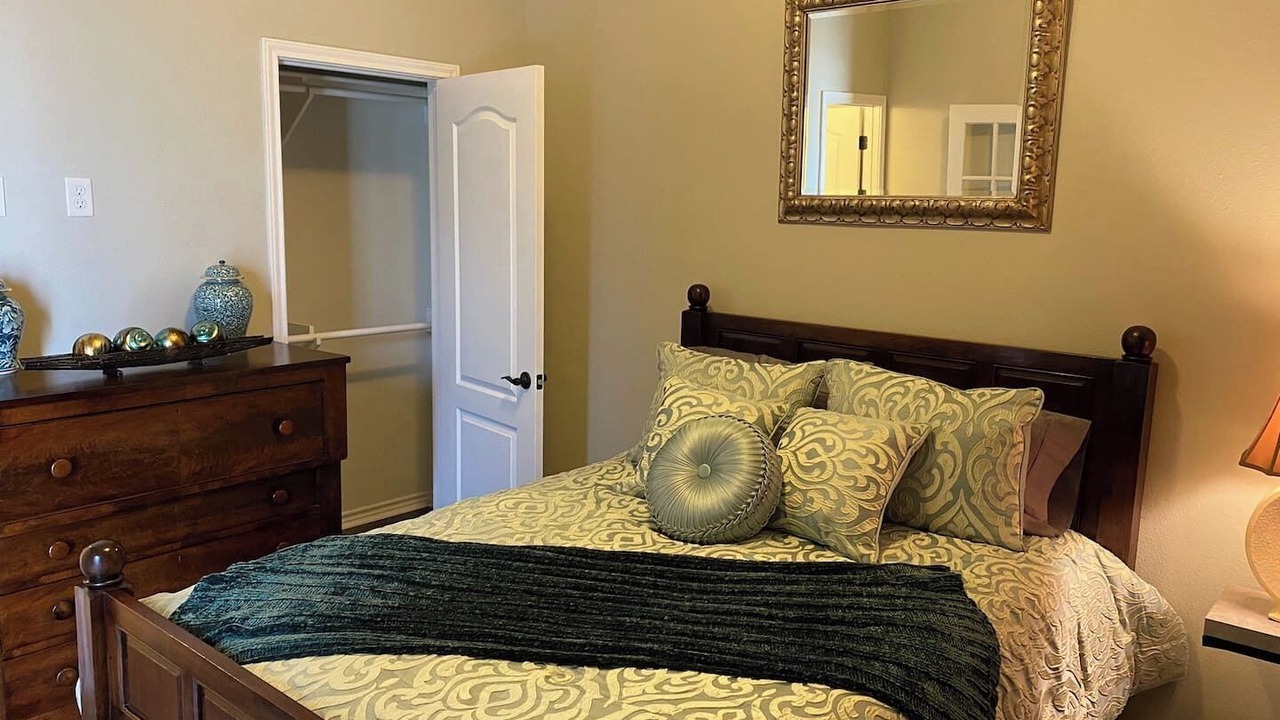 Photo of Bedroom in South Side