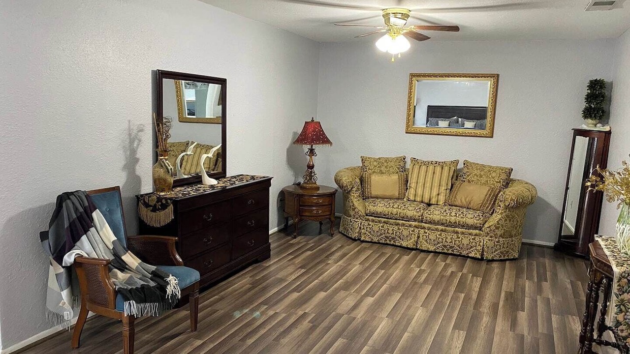 Photo of Livingroom in South Side
