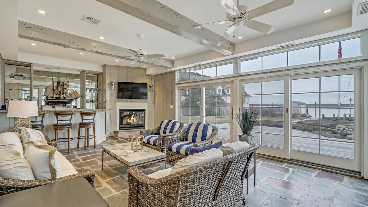 Photo of Livingroom in Mantoloking