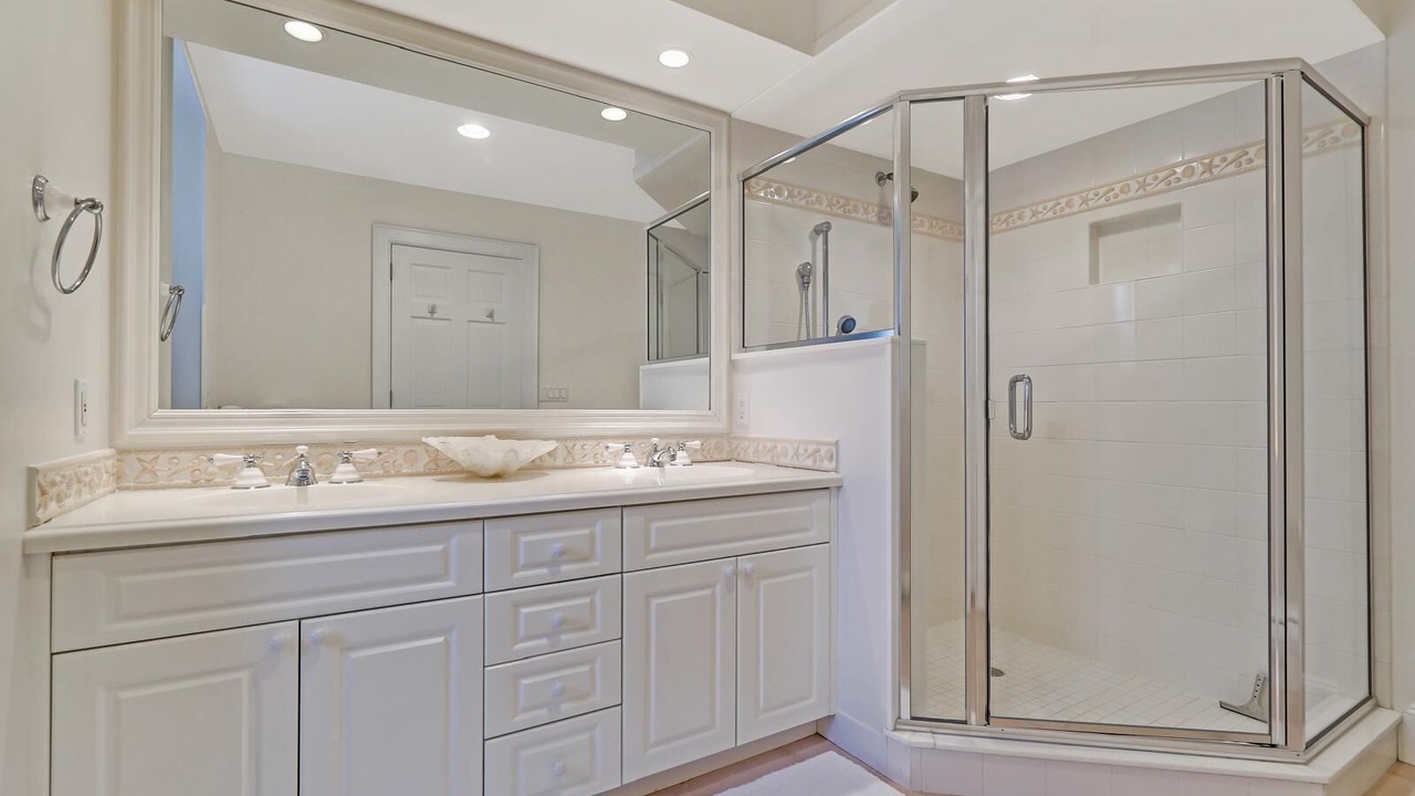 Photo of Bathroom in Mantoloking