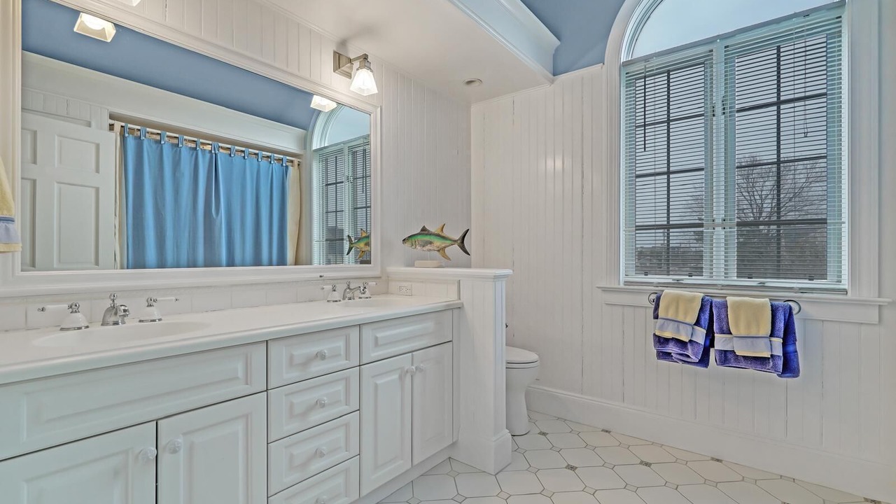 Photo of Bathroom in Mantoloking