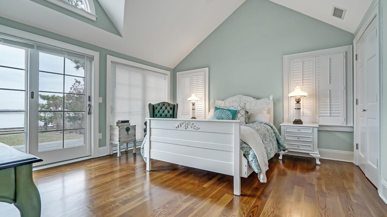 Photo of Bedroom in Mantoloking