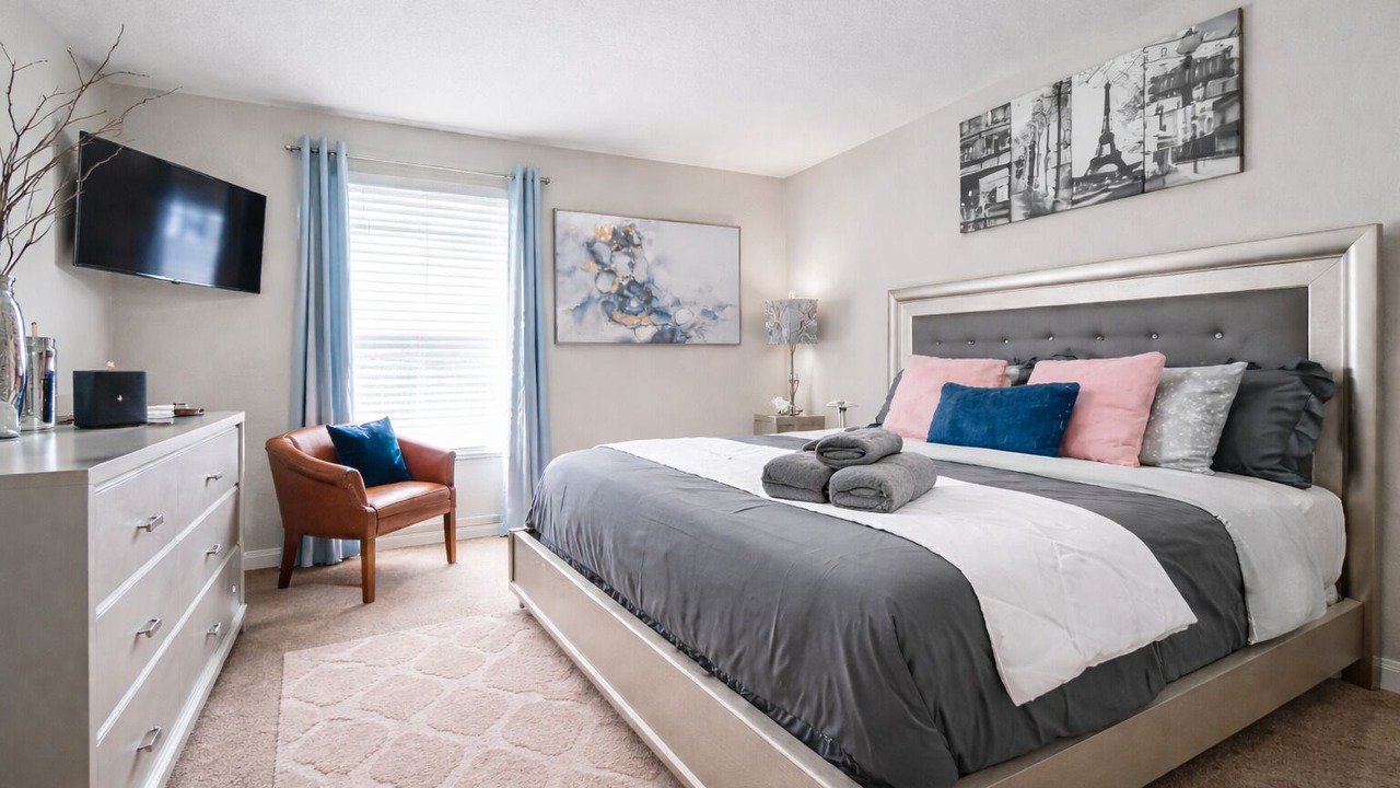 Photo of Bedroom in Manor