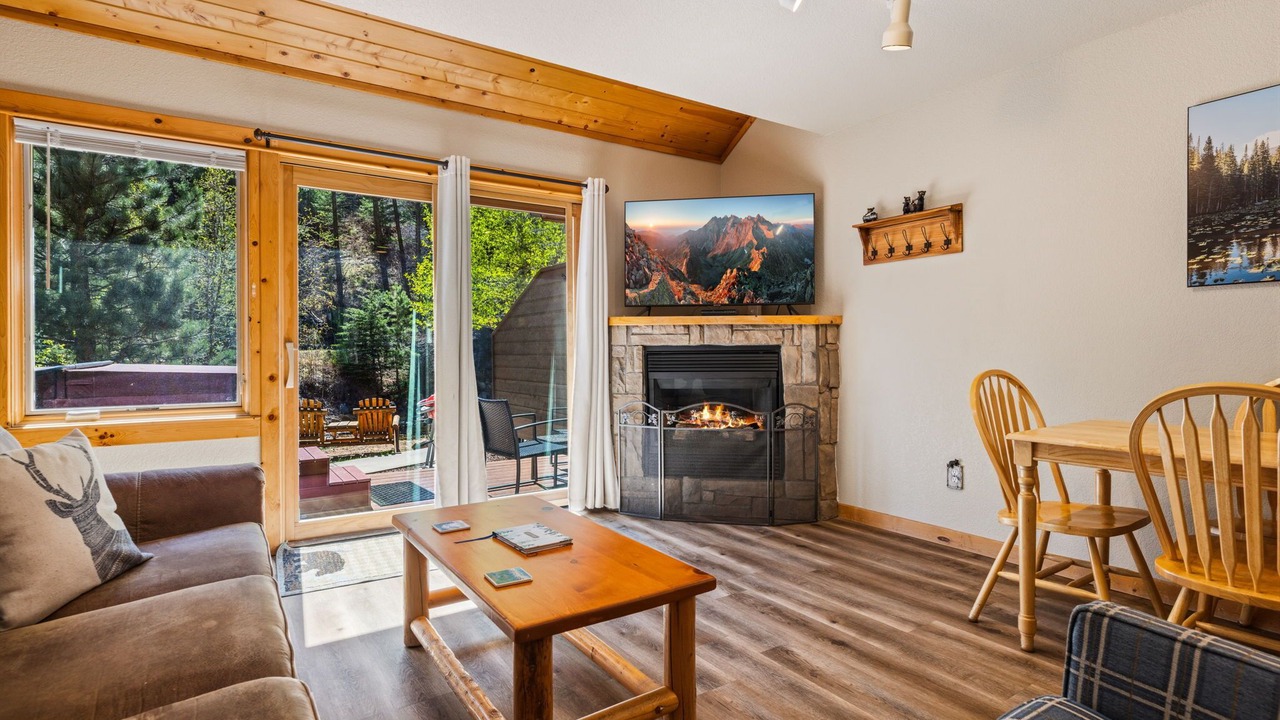 Photo of Livingroom in Fall River Estates