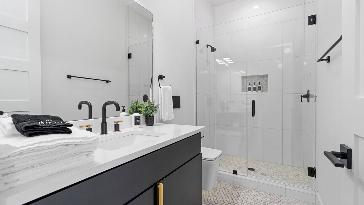 Photo of Bathroom in Apache Shores