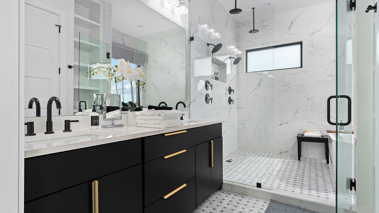 Photo of Bathroom in Apache Shores
