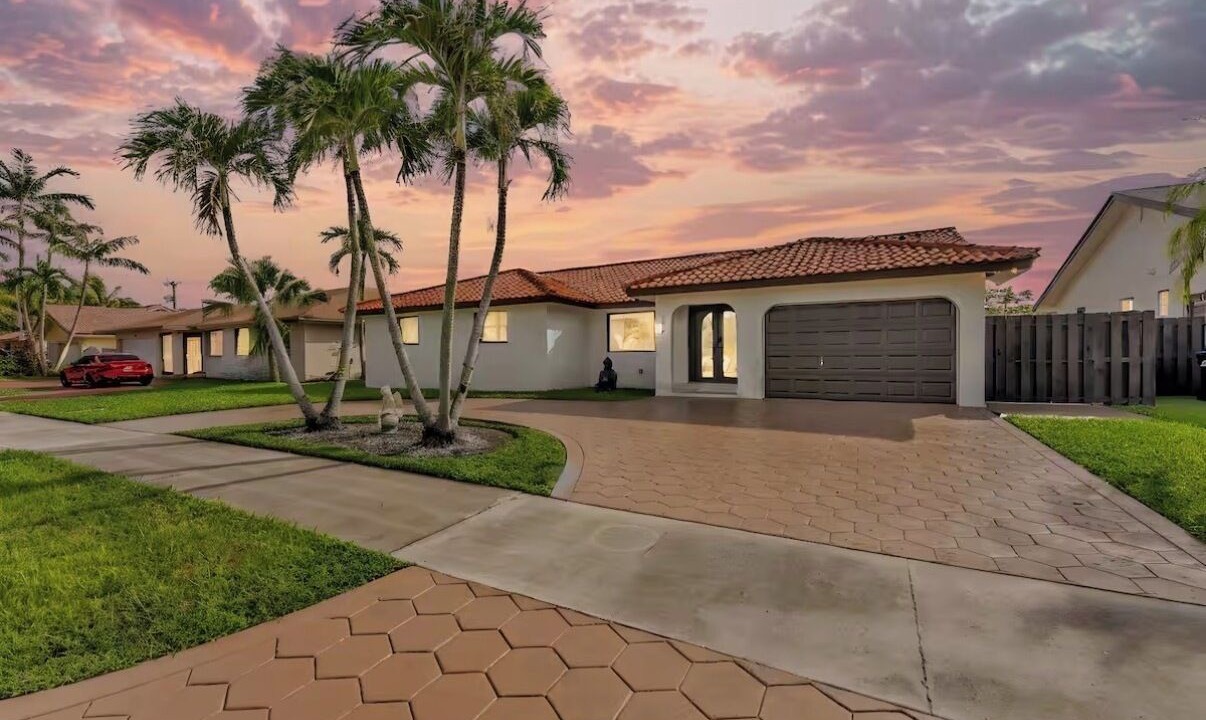 Photo of Outdoor in Tamiami